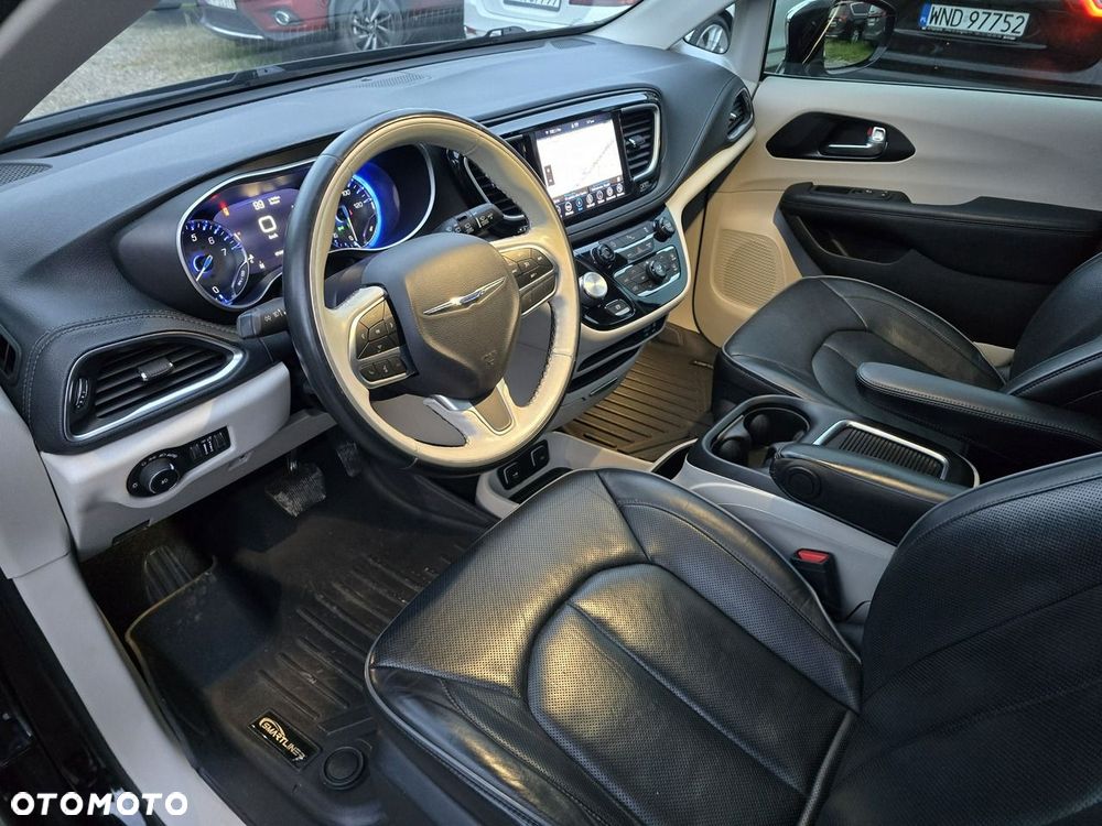 Chrysler Pacifica - 29