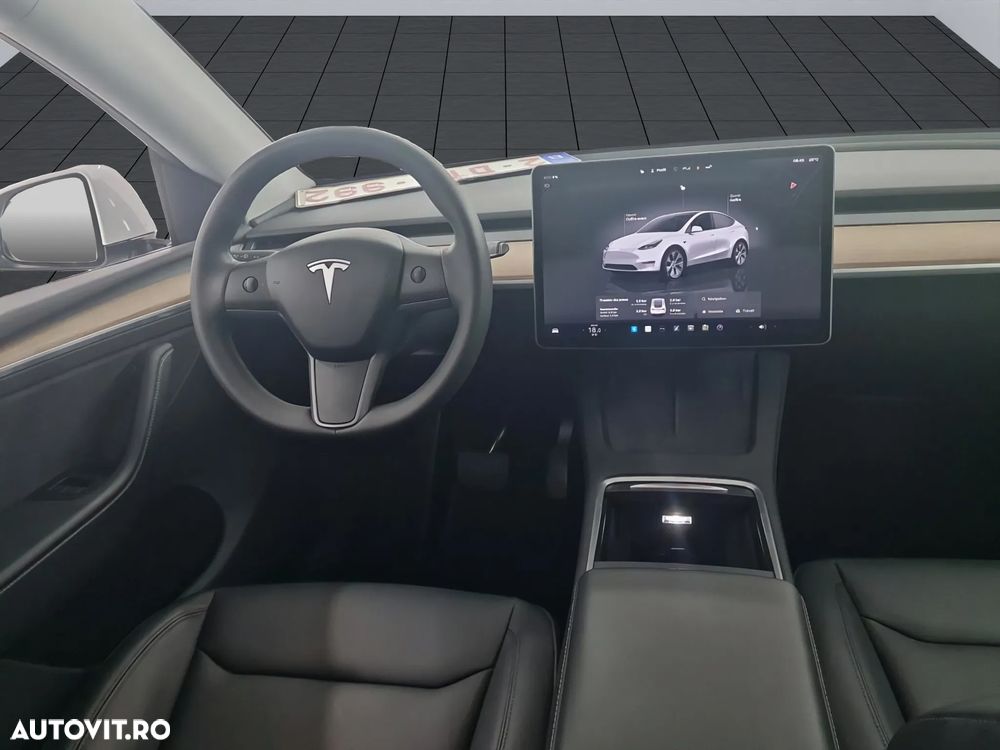 Tesla Model Y - 2