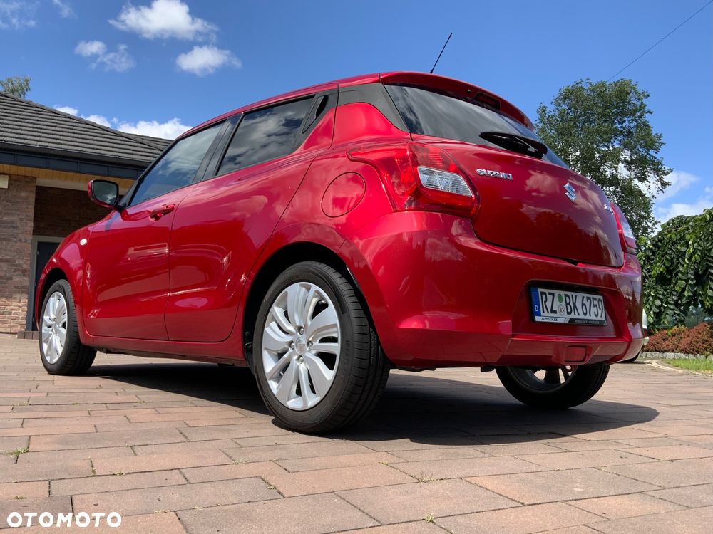 Suzuki Swift 1.2 Premium Plus CVT - 35