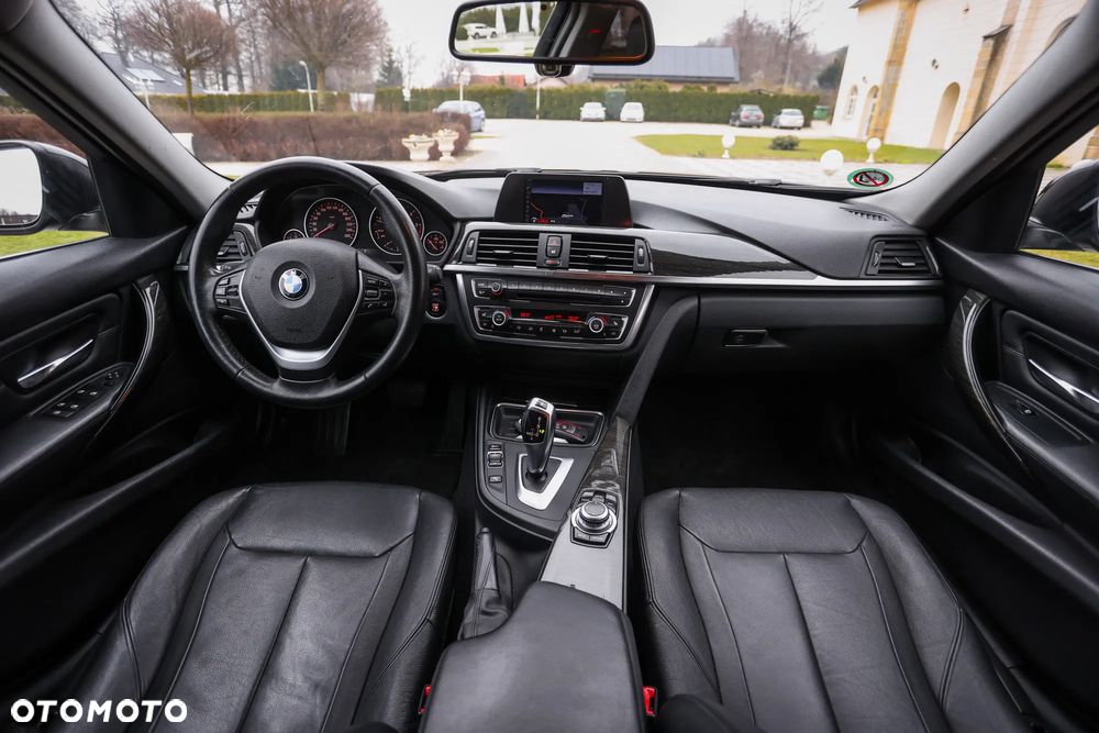 BMW Seria 3 320d xDrive Sport-Aut Luxury Line - 2