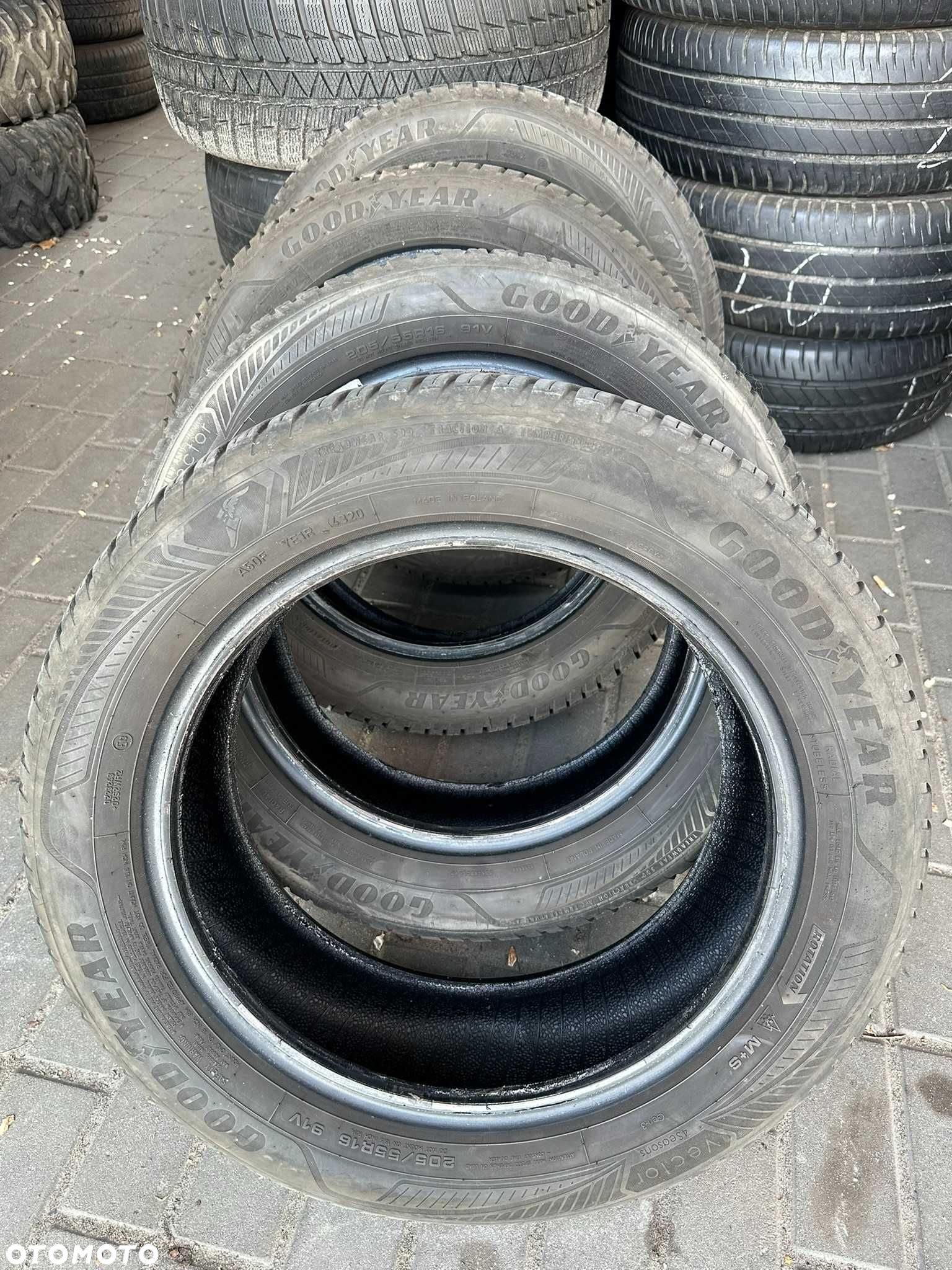 Opony wielosezonowe 4x GoodYear Vector 205/55/16 - 1