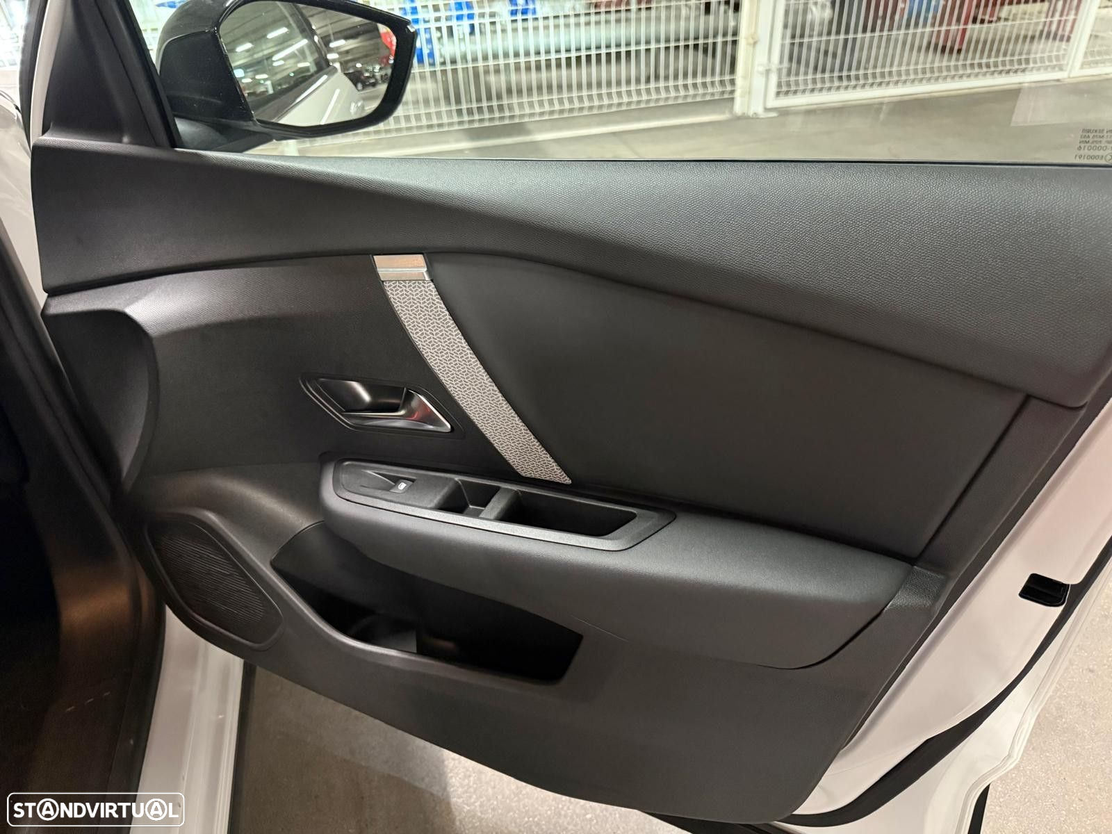 Citroën C4 1.2 PureTech Shine Pack EAT8 - 33
