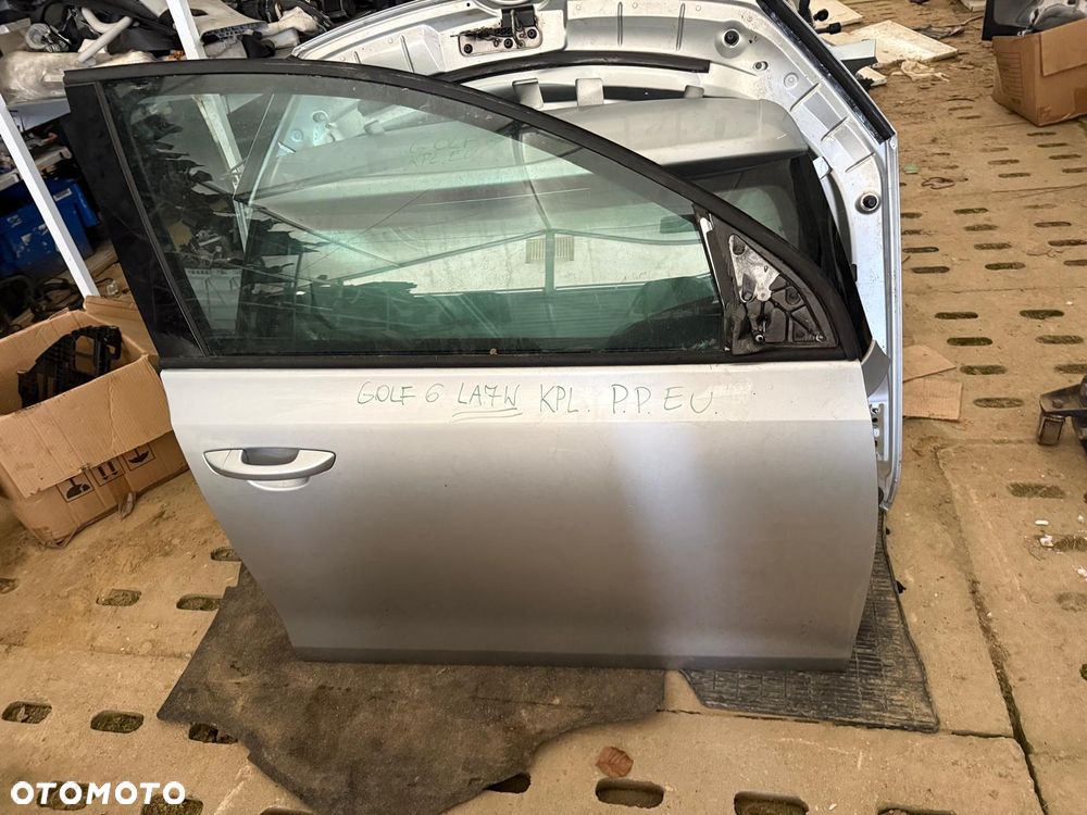 VW GOLF VI DRZWI PRAWE PRZÓD KOMPLETNE LA7W - 1