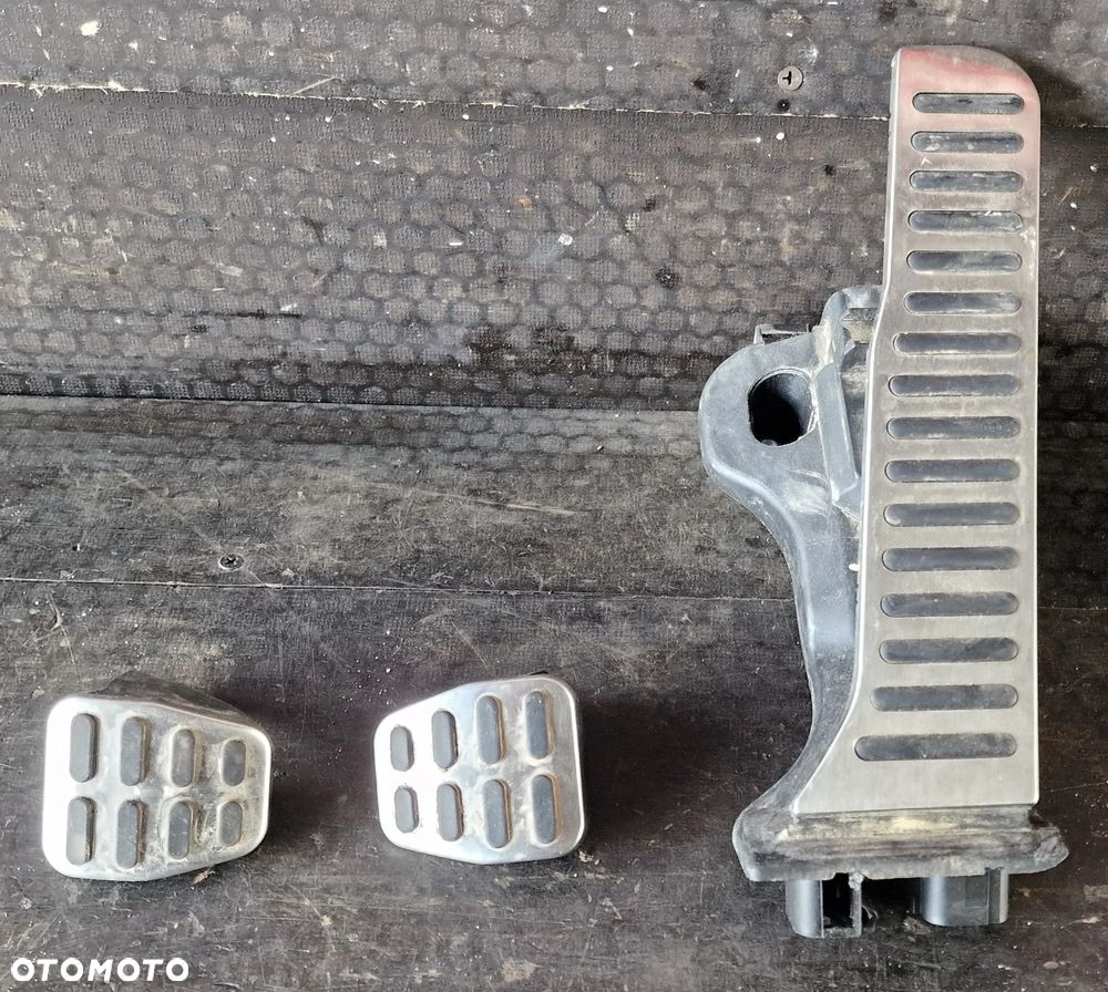 NAKŁADKI NA PEDAŁY KOMPLET VW PASSAT B7 - 1
