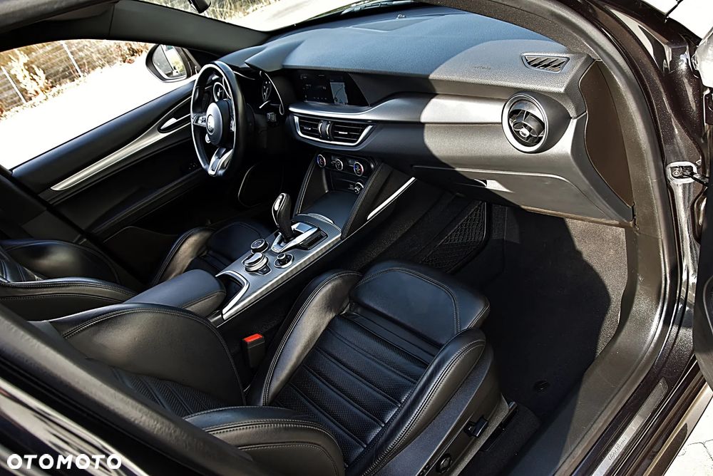 Alfa Romeo Stelvio 2.0 Turbo Veloce Q4 - 23