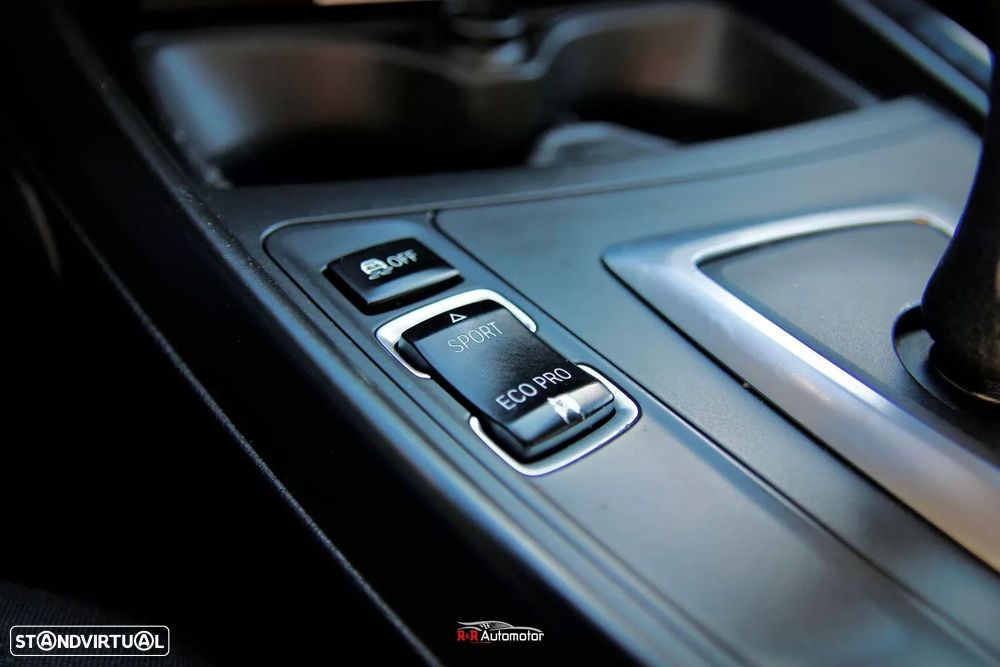 BMW 118 dA Line Sport - 23
