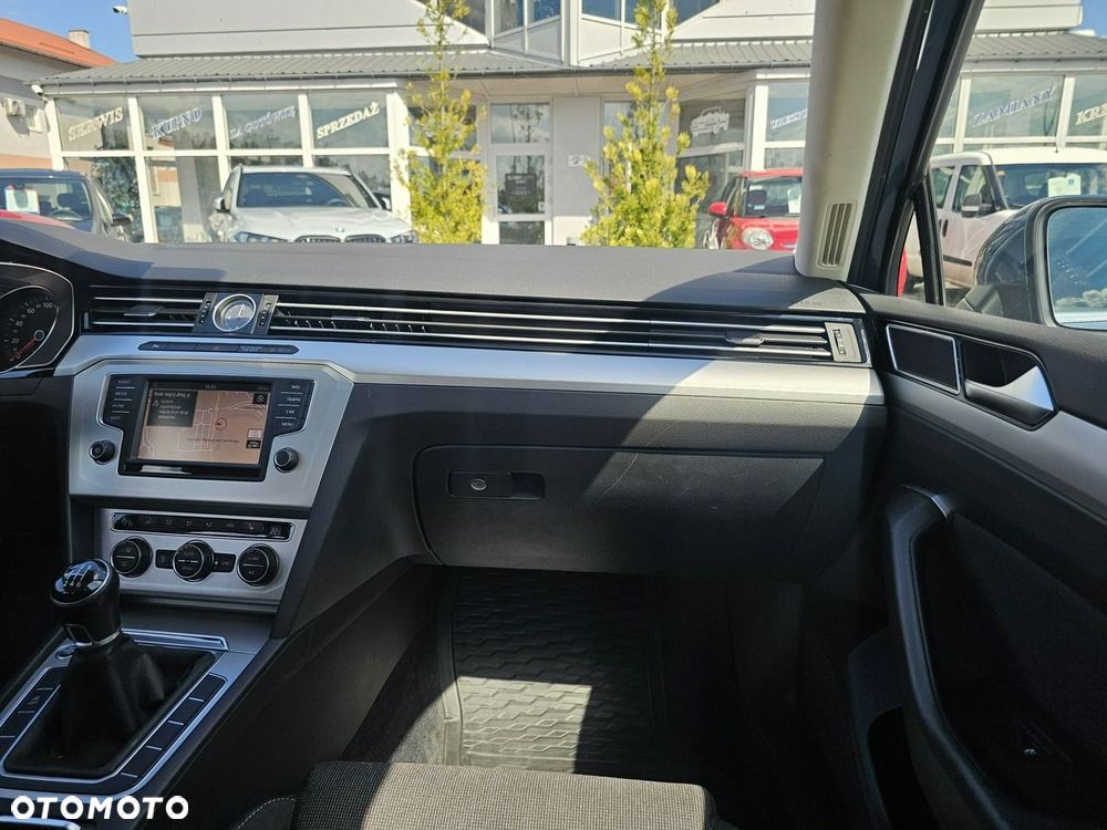Volkswagen Passat - 14
