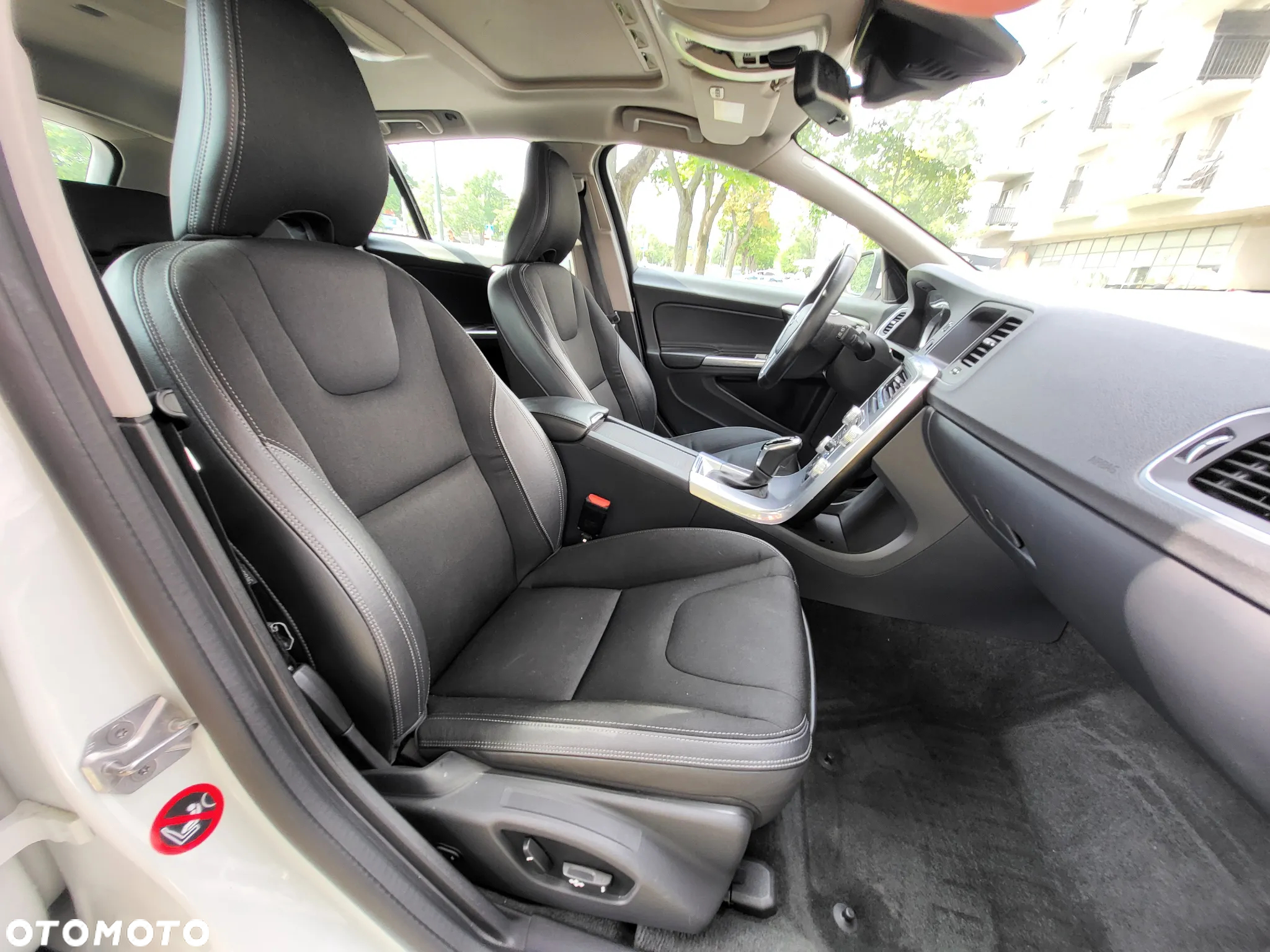 Volvo V60 T5 Drive-E Momentum - 33