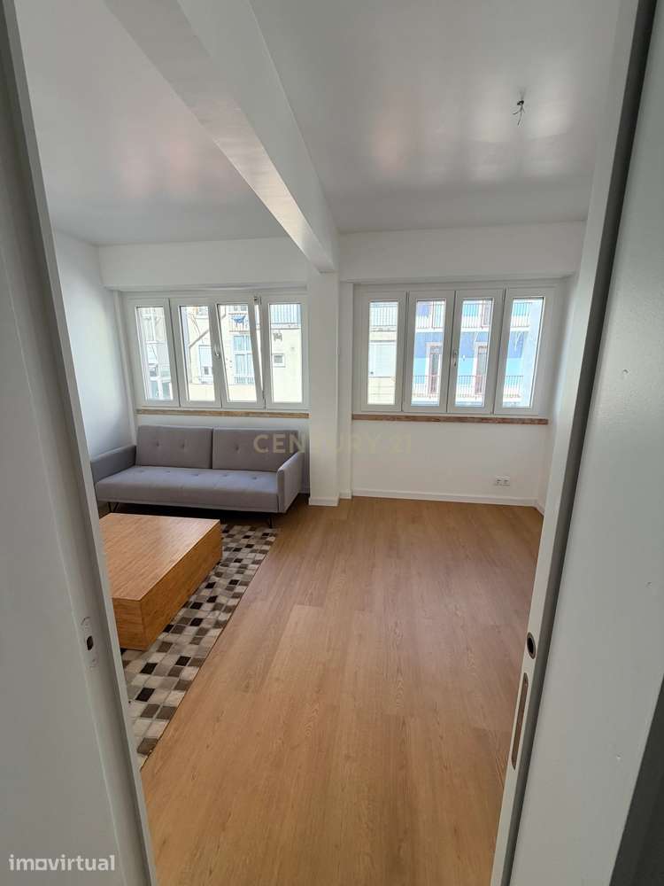 Apartamento  T2 renovado em Lisboa com varanda - Grande imagem: 3/16