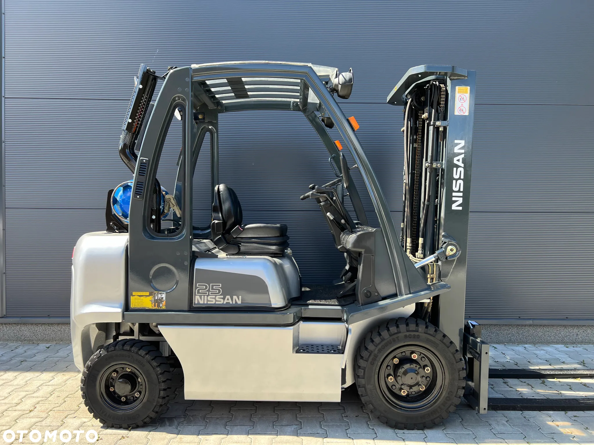 Nissan UD02A25PQ - 2