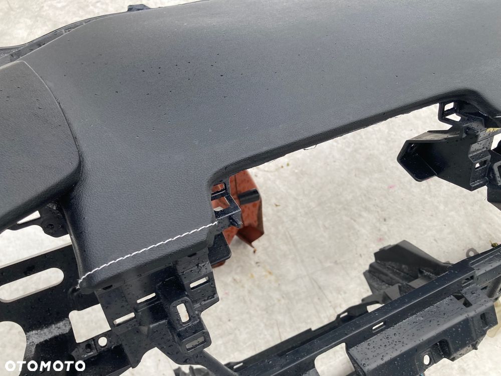 TOYOTA COROLLA E21 DESKA SKÓRA SZYTA KONSOLA KOKPIT PULPIT PÓŁKA PARAPET AIRBAG PODUSZKI POWIETRZNE KURTYNA KURTYNY FOTELA FOTELOWE PASY PAS - 10