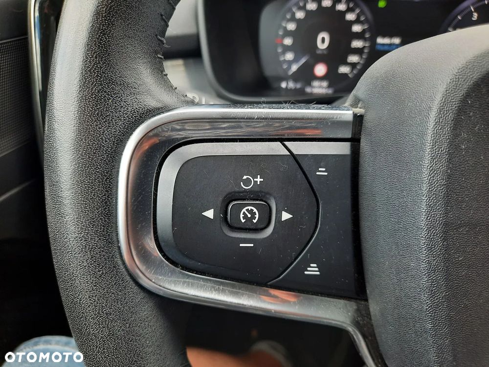 Volvo XC 40 T3 Momentum - 28