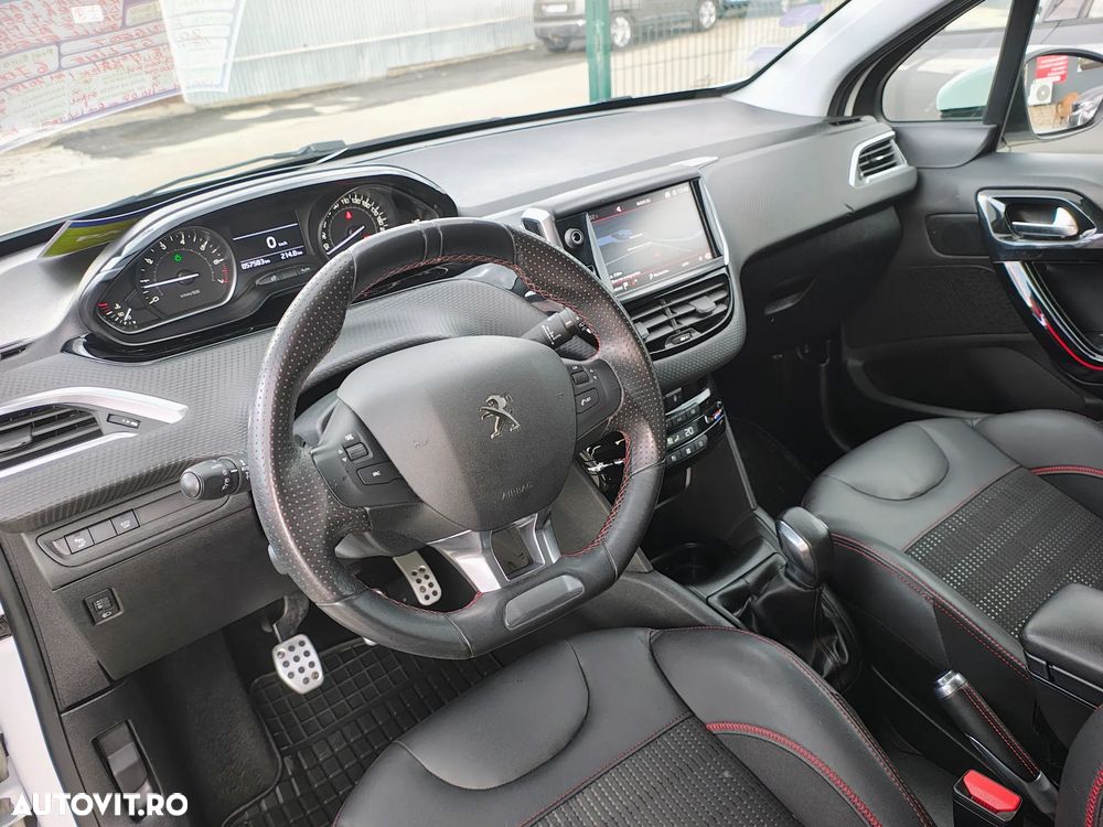Peugeot 208 - 18