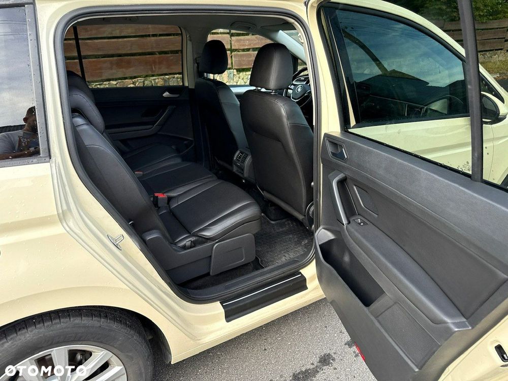 Volkswagen Touran - 11