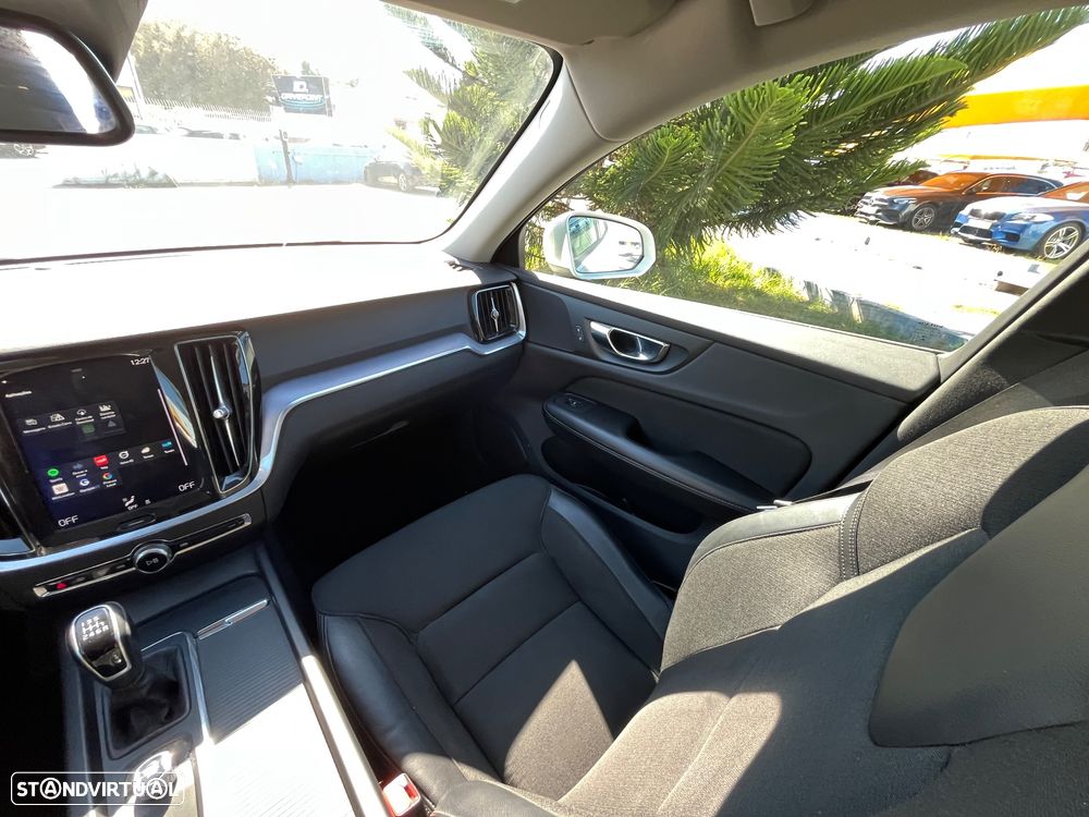 Volvo V60 2.0 D3 Momentum Plus - 52
