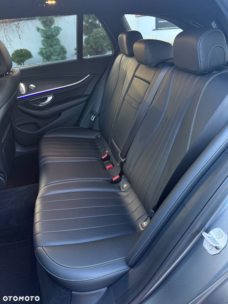 Mercedes-Benz Klasa E 350 d 4Matic T 9G-TRONIC AMG Line - 28