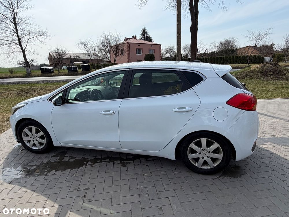 Kia Ceed - 10