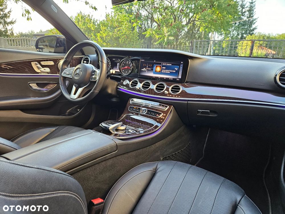 Mercedes-Benz Klasa E 300 9G-TRONIC - 20