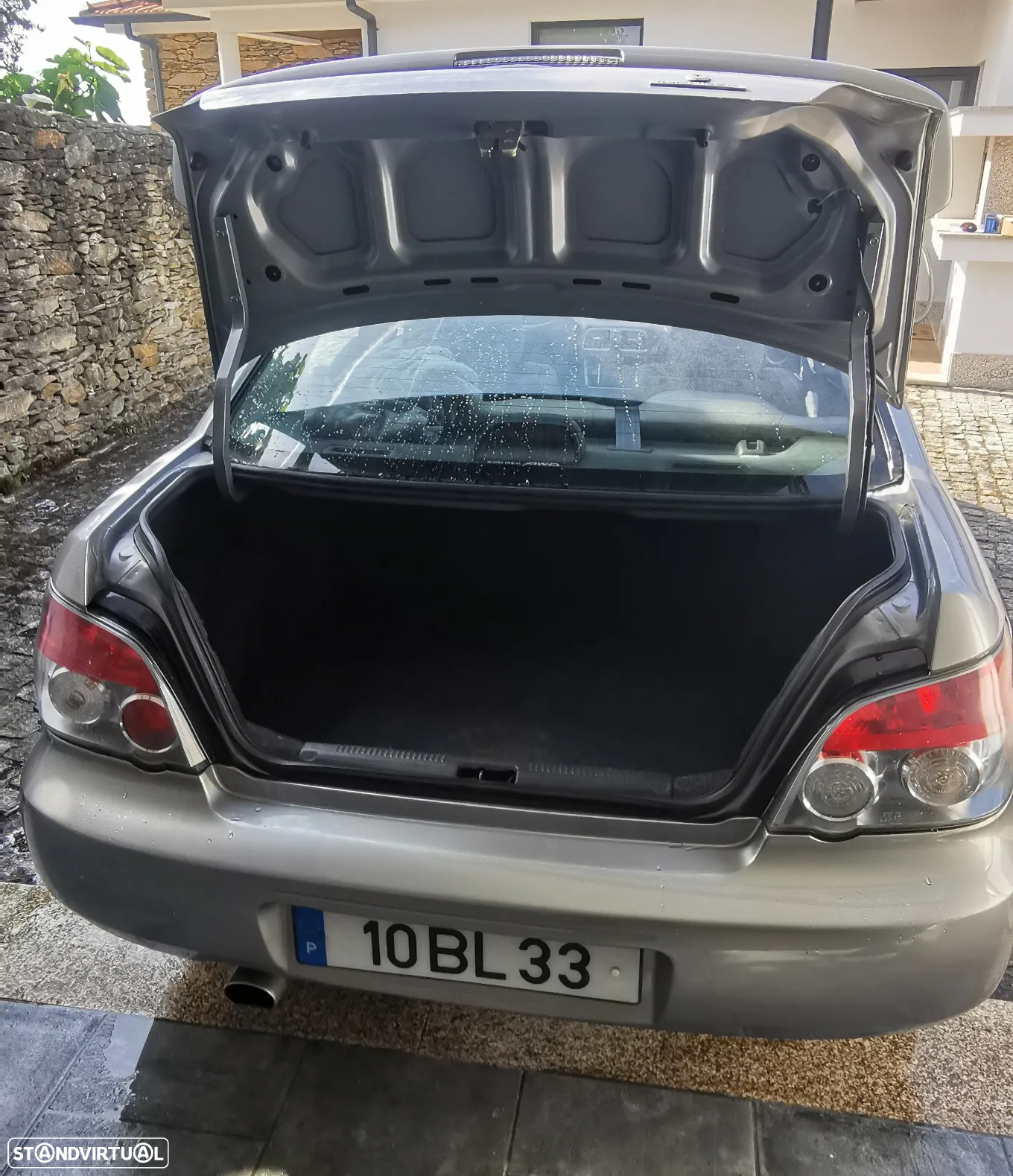Subaru Impreza Sedan 2.0 R - 17