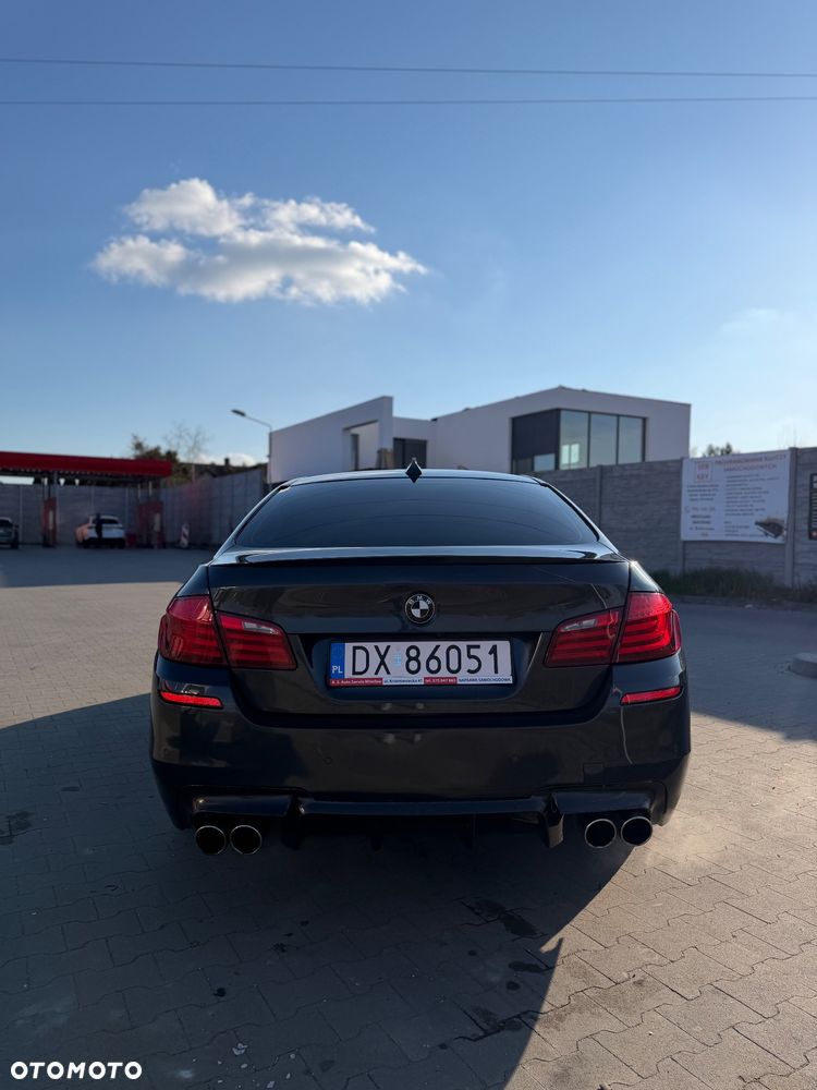 BMW Seria 5 550i xDrive Sport-Aut - 3