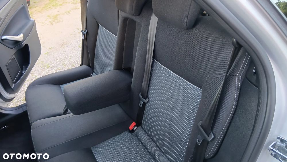 Ford Mondeo 2.0 TDCi Ambiente - 29