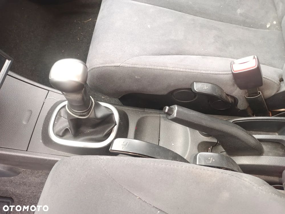 Nissan Tiida 1.6 Tekna - 10