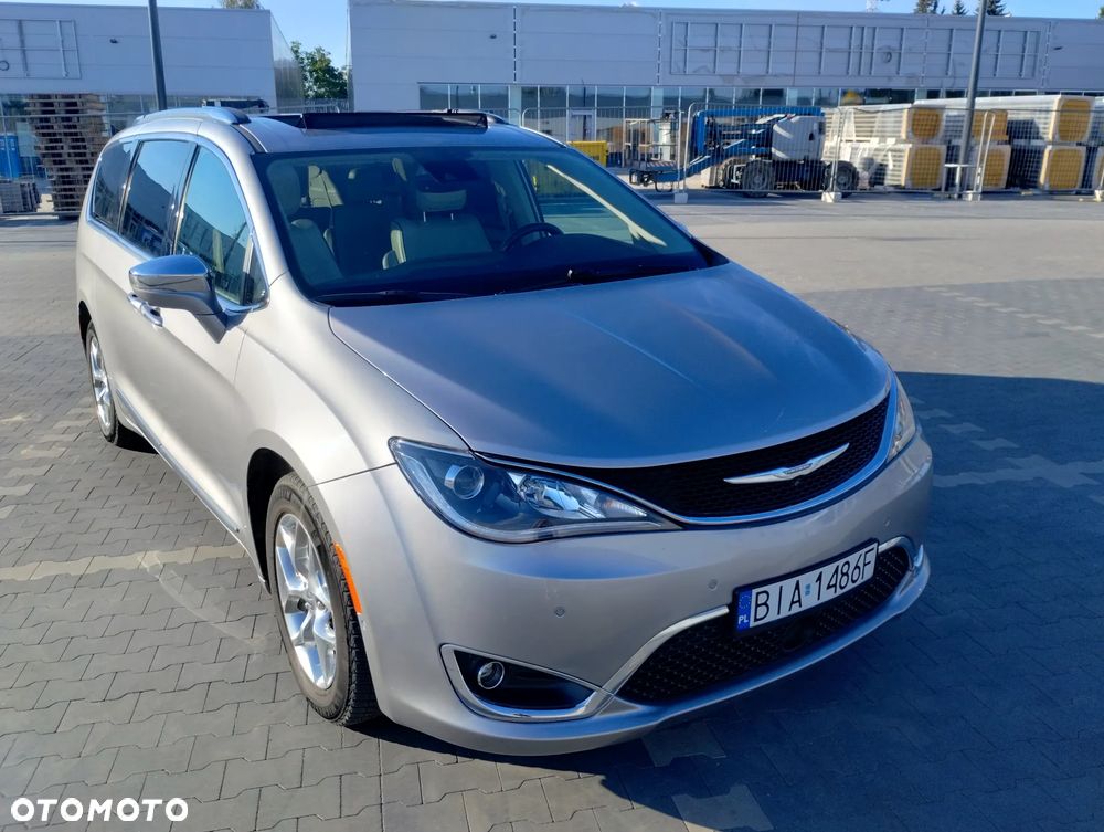 Chrysler Pacifica - 5