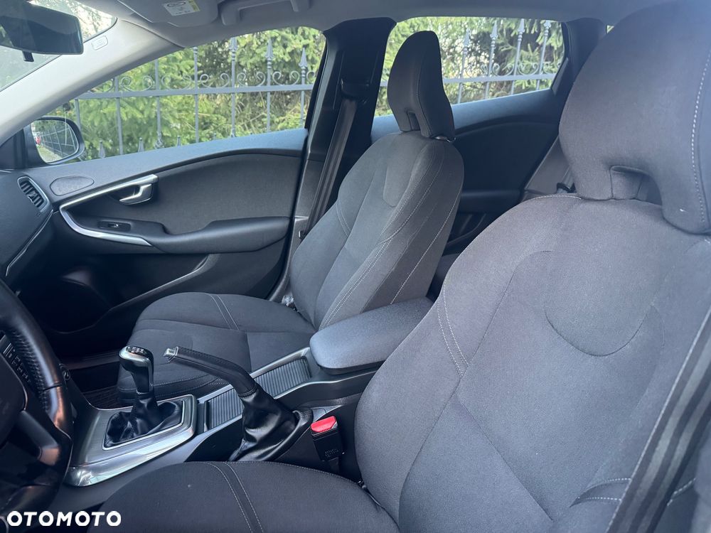 Volvo V40 T2 You - 23