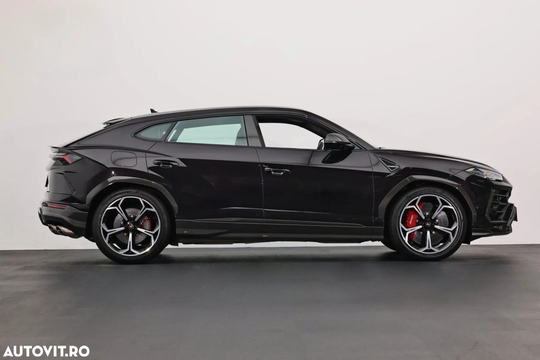 Lamborghini URUS Standard - 13