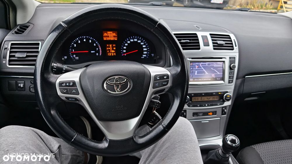 Toyota Avensis 2012 photo 5