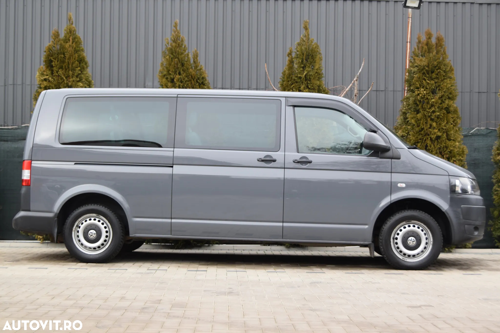Volkswagen Caravelle - 7