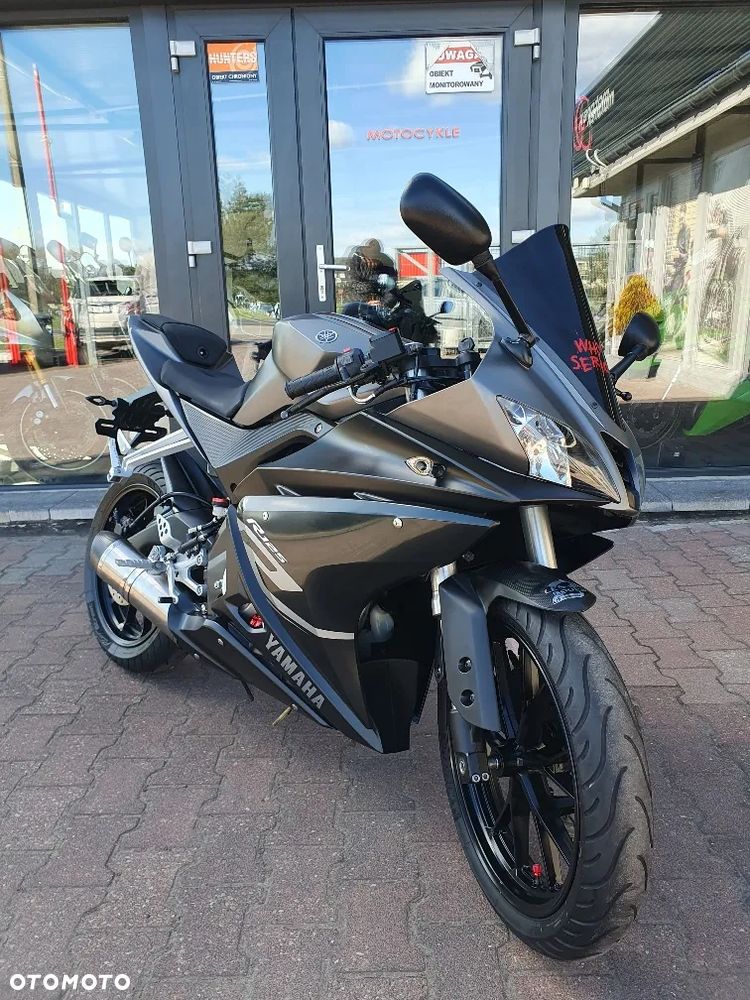 Yamaha YZF - 22