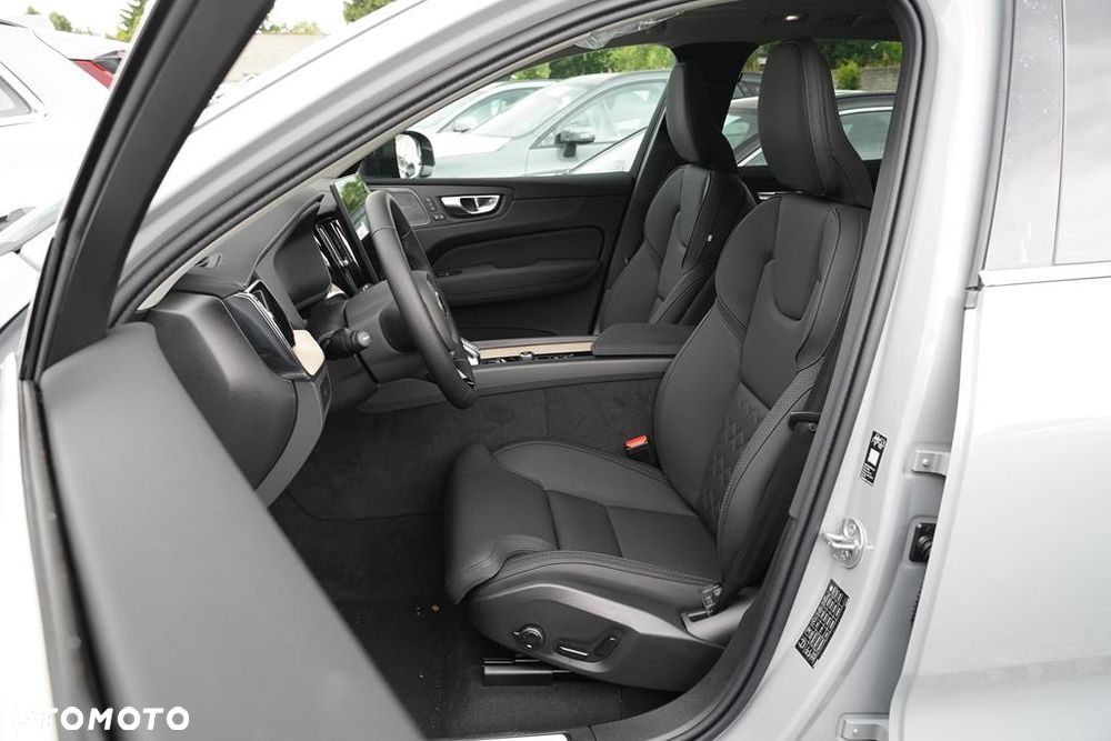 Volvo XC 60 B5 B AWD Plus Dark - 11