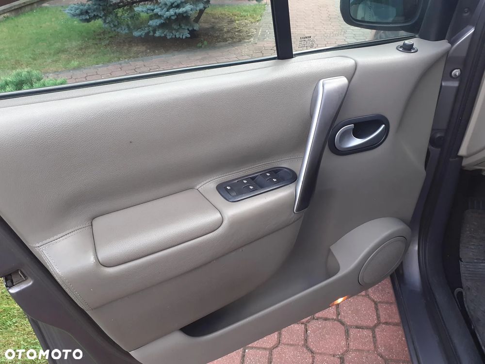 Renault Scenic 1.5 dCi Emotion - 8