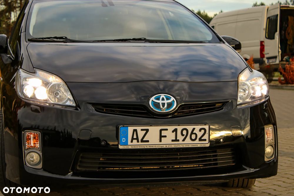Toyota Prius (Hybrid) Executive - 16