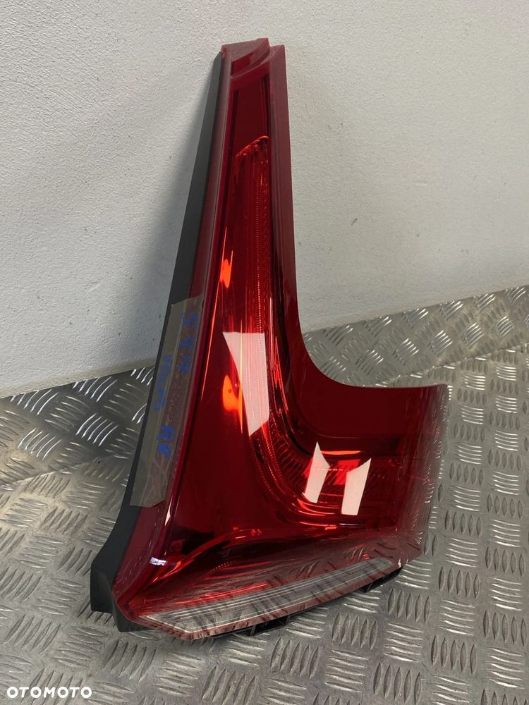 LAMPA TYLNA TYŁ PRAWA VOLVO V40 31395845 2012- - 5