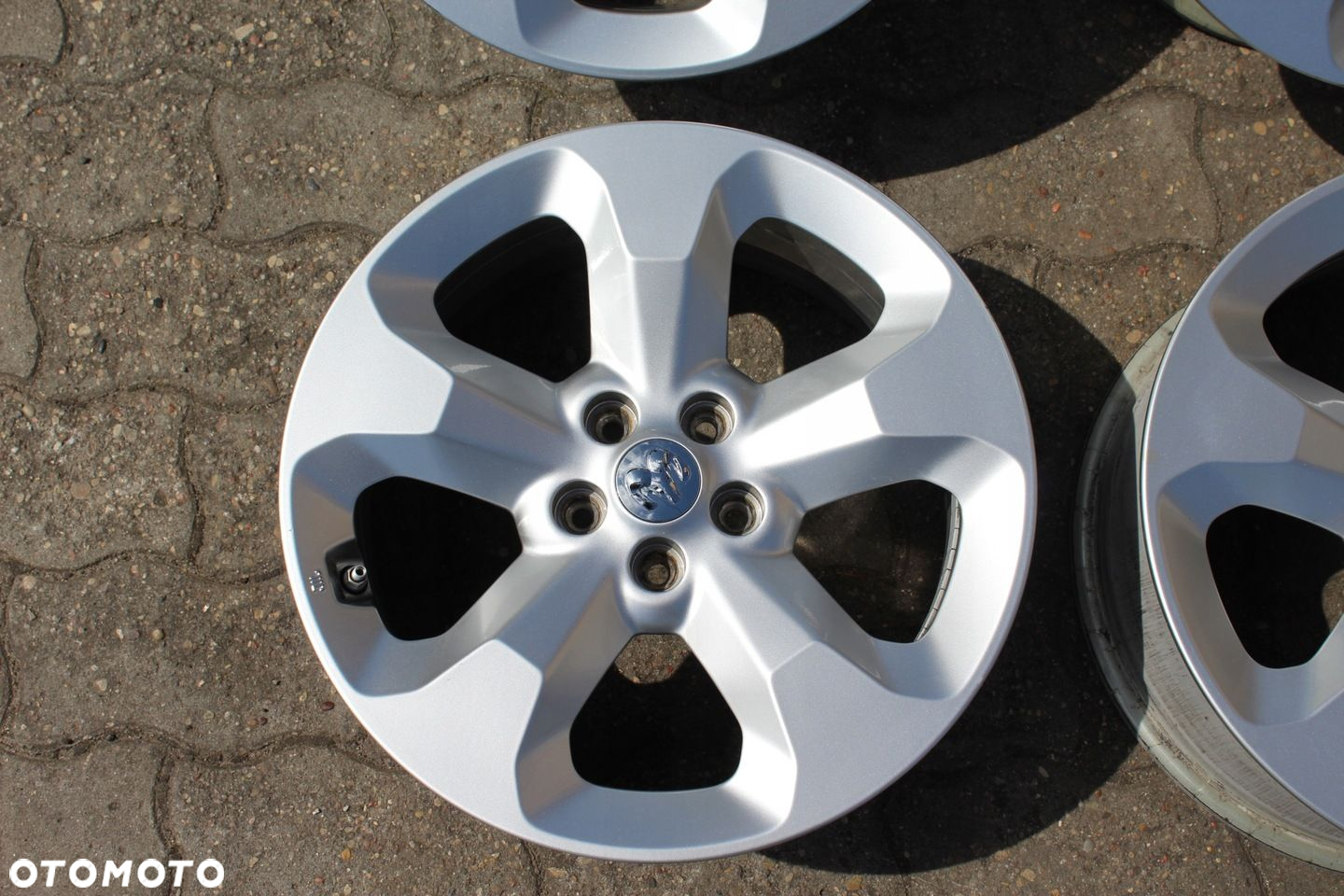 ORYG DODGE RAM PROMASTER CITY 16cali 5x98 ET33,5 6,5J TPMS - 5