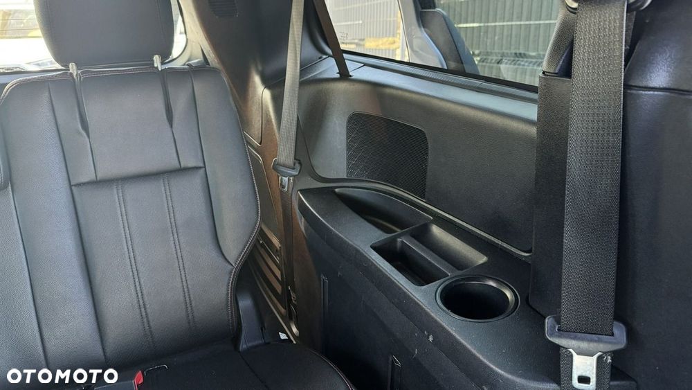 Dodge Grand Caravan - 25