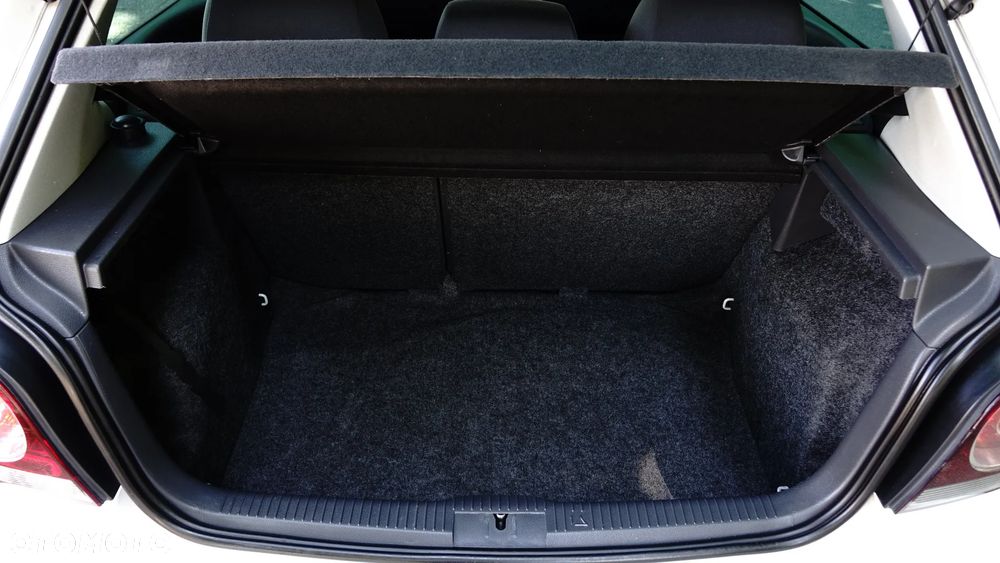 Volkswagen Polo 1.6 Sportline - 32