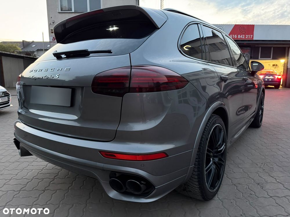 Porsche Cayenne Turbo S - 11