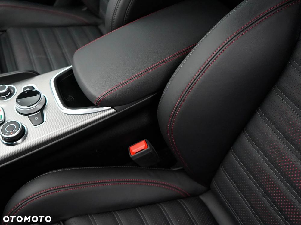 Alfa Romeo Giulia 2.0 Turbo Tributo Italiano Q4 - 24