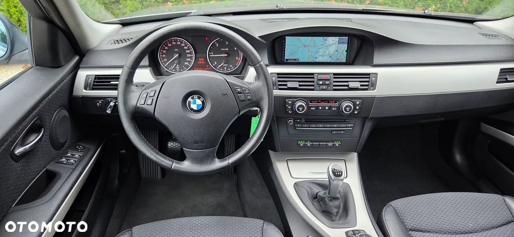BMW Seria 3 320d - 32