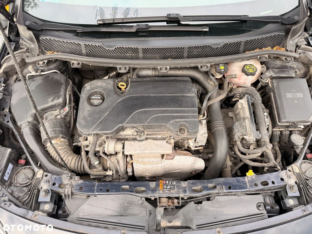 Opel Astra 1.4 T Dynamic S&S - 19