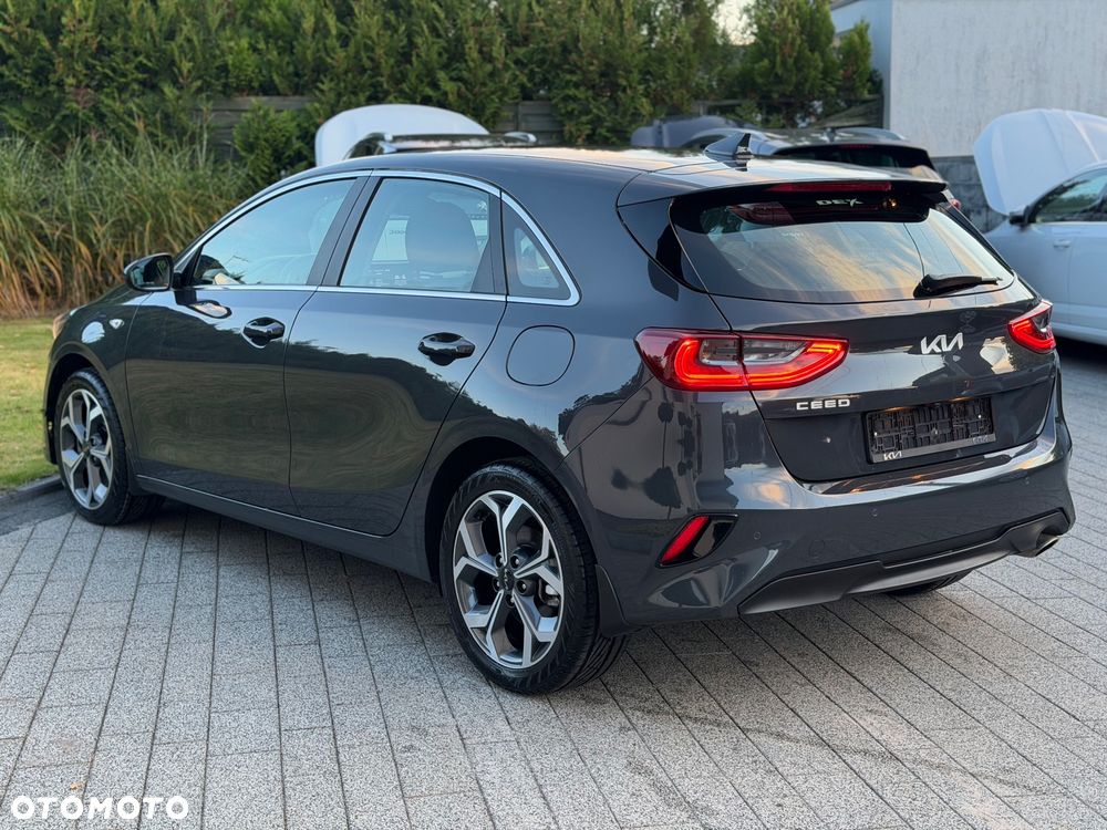 Kia Ceed - 10