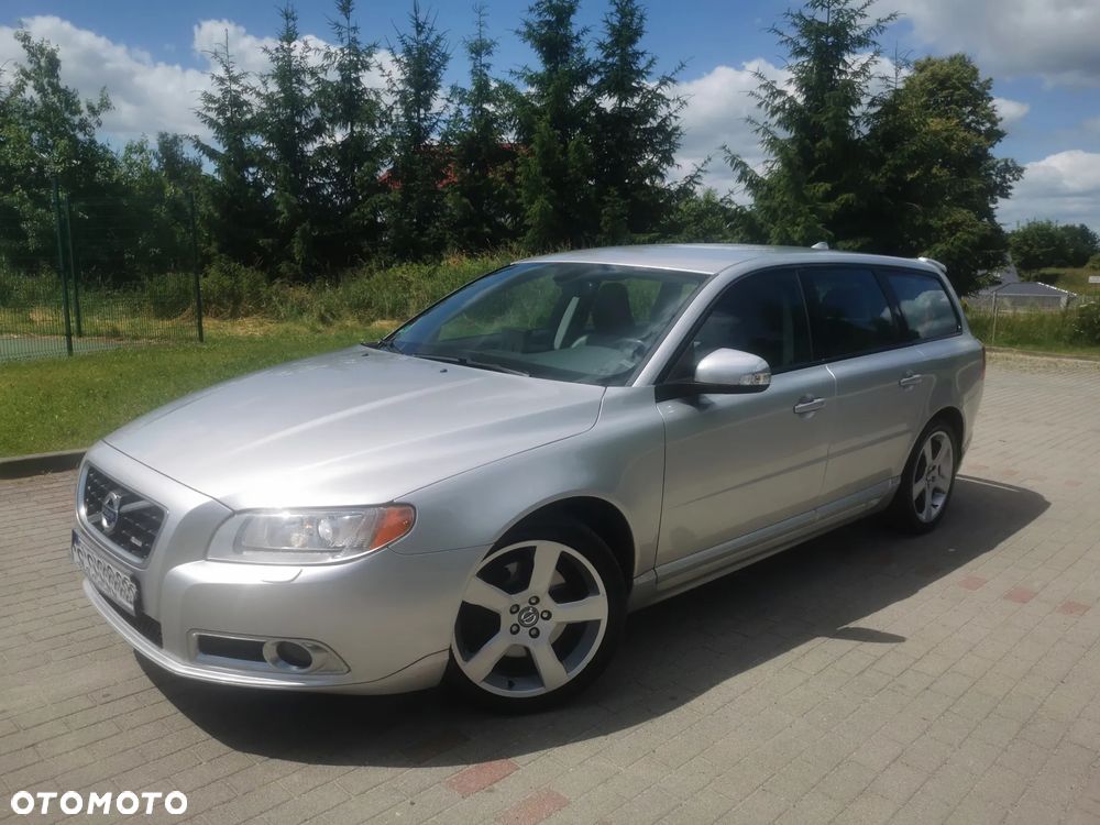 Volvo V70 D3 R-Design - 1