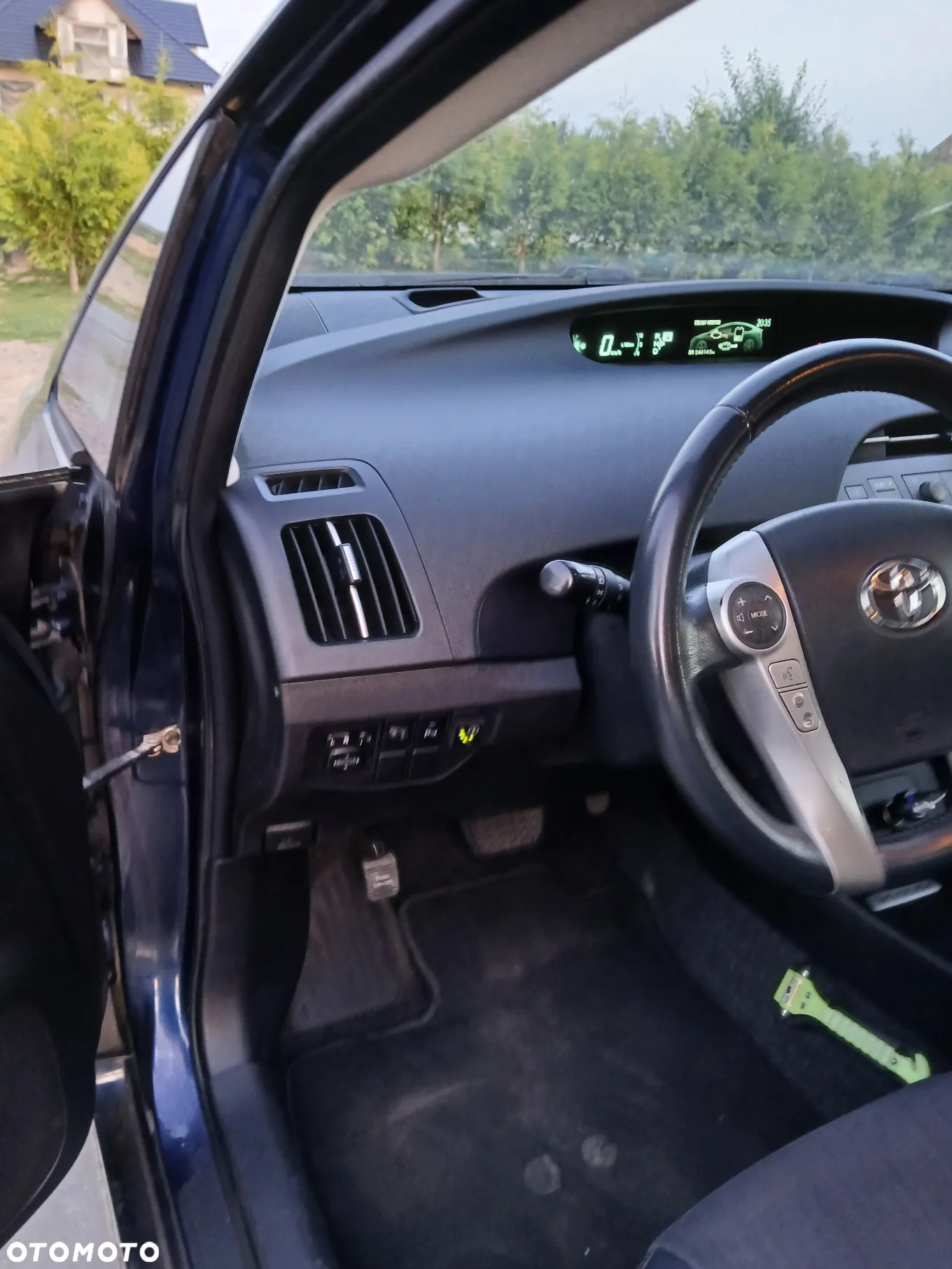 Toyota Prius (Hybrid) Comfort - 10