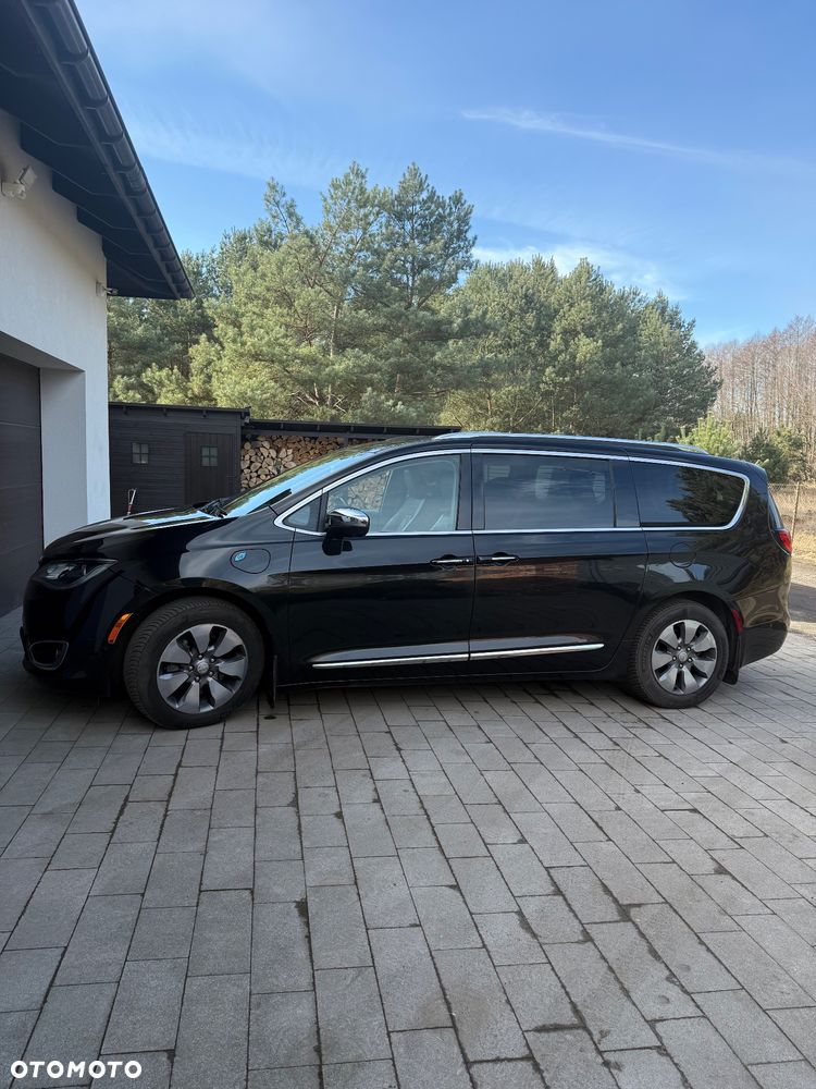 Chrysler Pacifica - 12