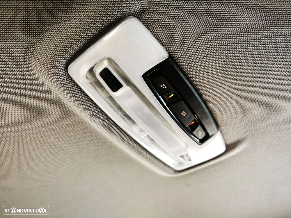 BMW 318 d Touring Line Luxury - 44