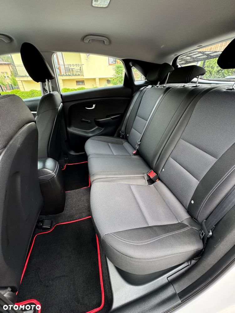 Hyundai i30 1.6 D Classic + - 31