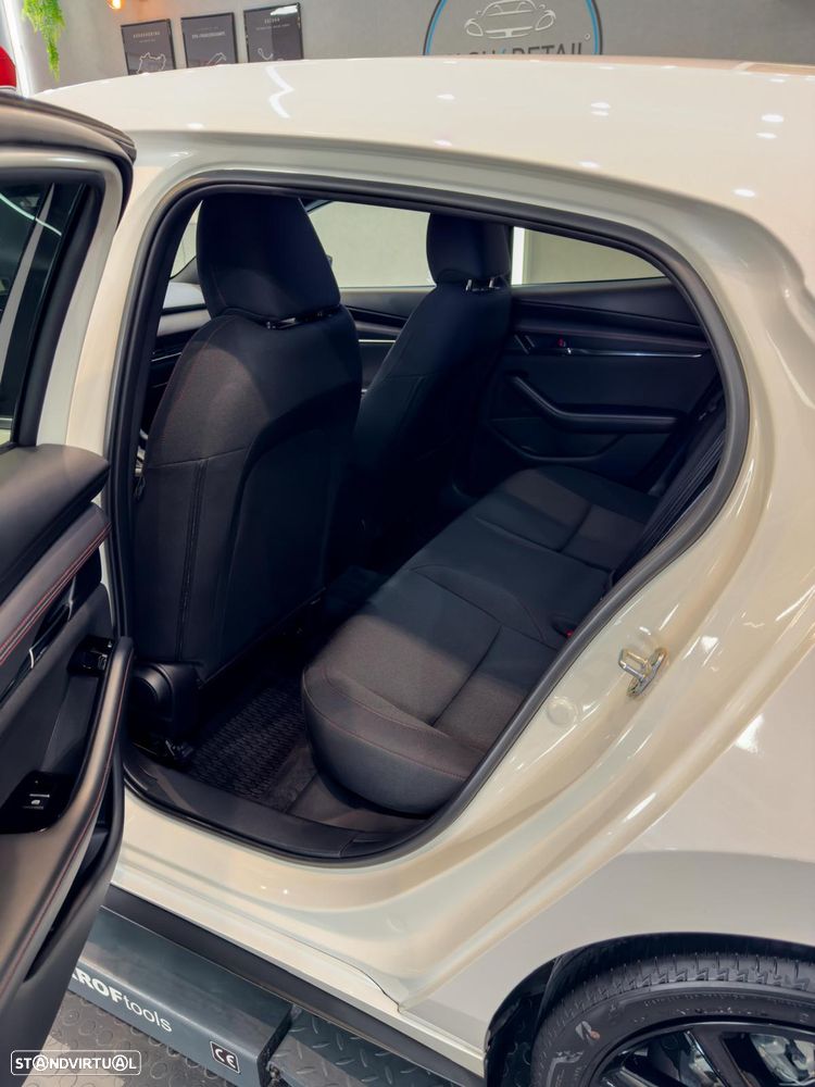 Mazda 3 Hatchback - 8
